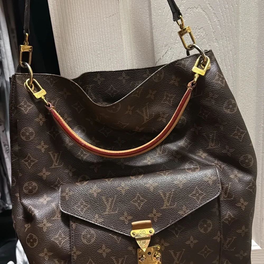 Louis Vuitton Monogram Metis Shoulder Bag - Picture 2 of 9